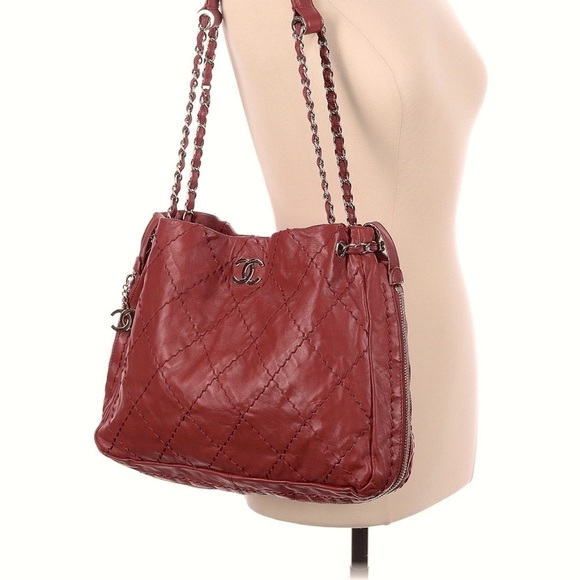 🌟 Authentic 🌟 CHANEL Red Quilted Women's Bag - Picture 5 of 16